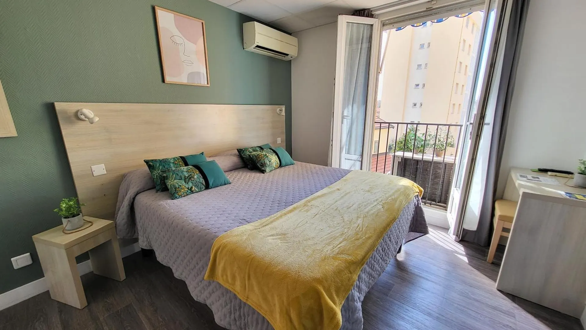 Hotel Parisien Menton