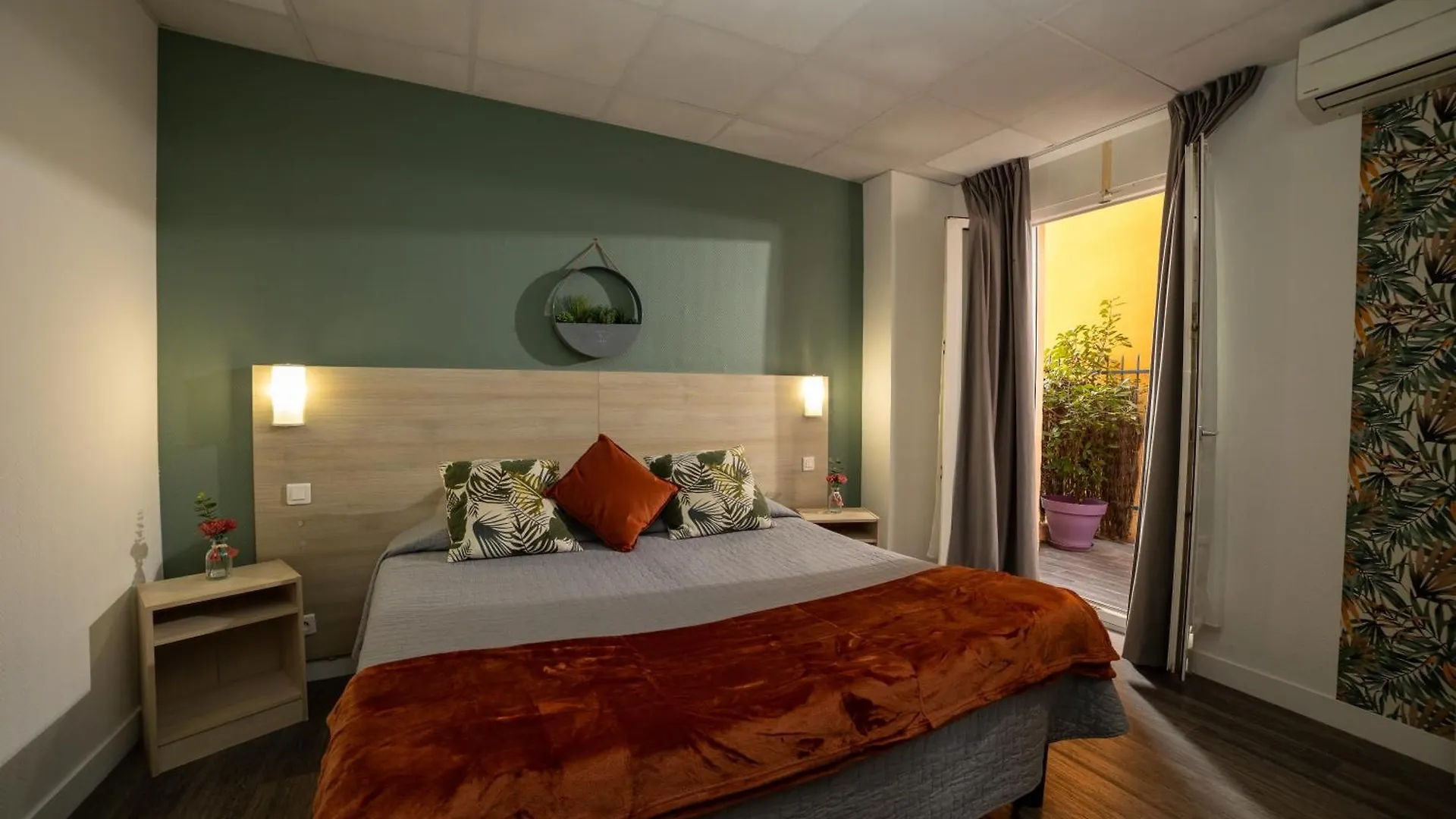Hotel Parisien Menton 2*,  France