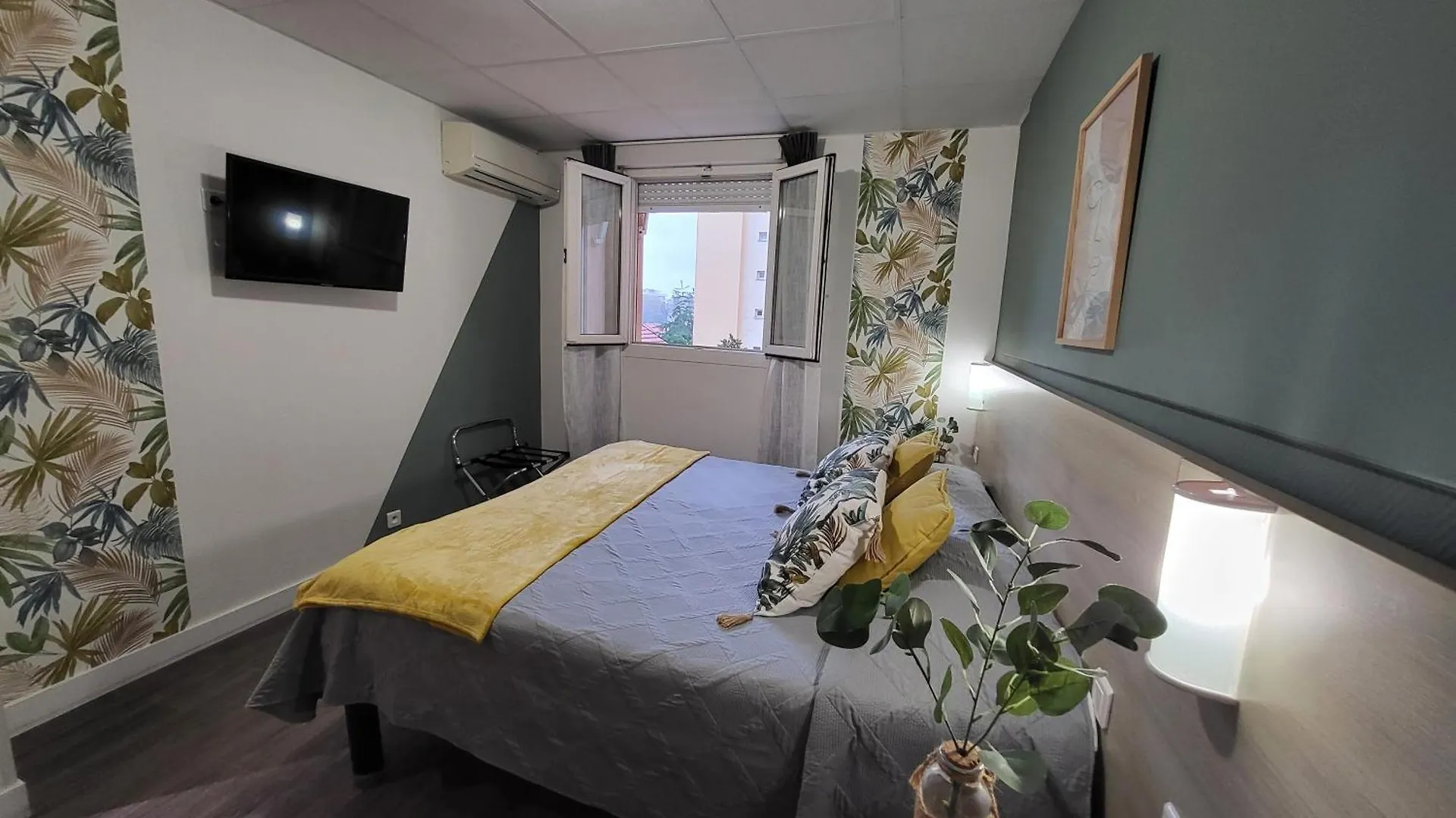 Hotel Parisien Menton 2*,  France