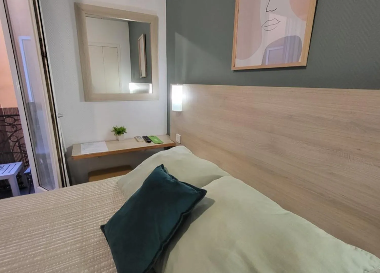 Hotel Parisien 멍똥