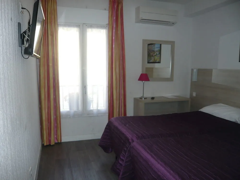 Hotel Parisien 멍똥 2*,