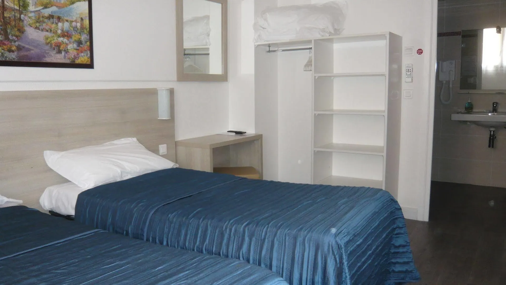 Hotel Parisien Menton 2*,  France