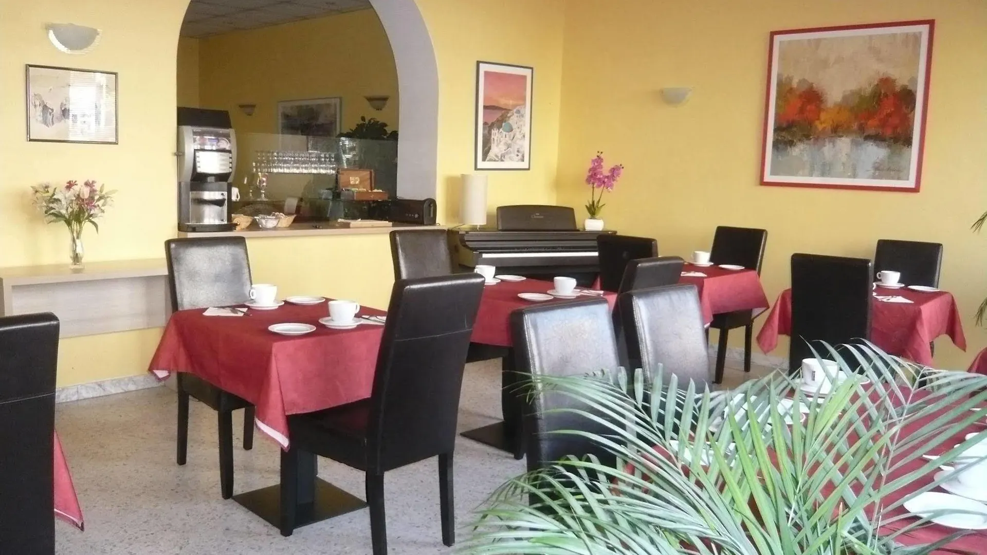 **  Hotel Parisien Menton France