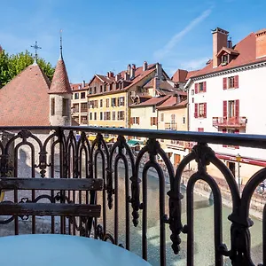 hotel-du-palais-de-lisle.hotels-rhonealpes.com/