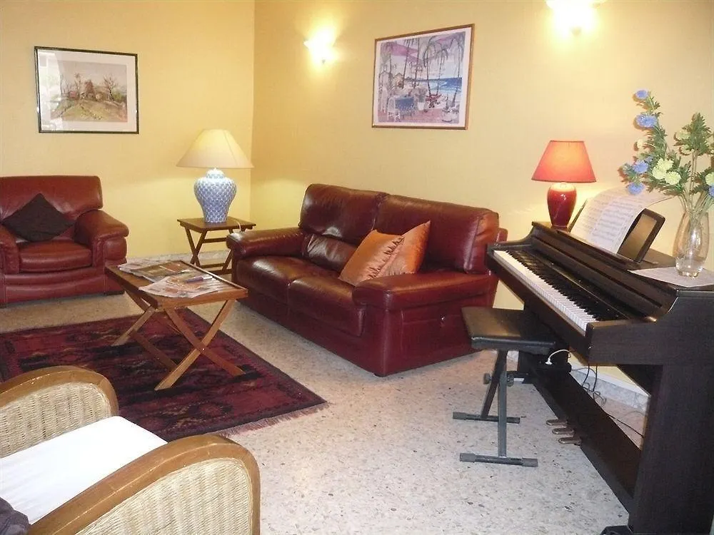 **  Hotel Parisien Menton France