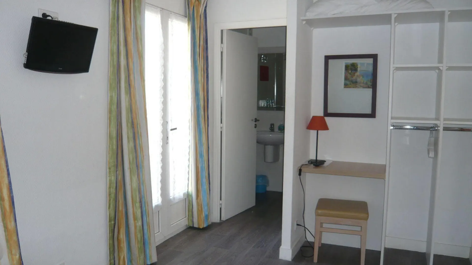 **  Hotel Parisien Menton France